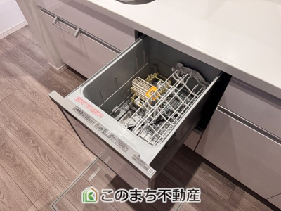 【キッチン】 | クライン宇都宮市宮原第1期　2号棟 | あったらいいなの代表的な設備である食洗機。ビルトイン型なので、おさまりもよく、使い勝手も良好です。料理をするのは好きだけど、後片付けは苦手な方に重宝します。洗う手間がないので、時間を有効に使えますね。