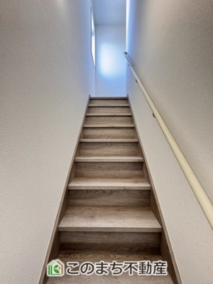 【内装】 | クライン宇都宮市宮原第1期　2号棟 | 手すり付きで小さなお子様にも安心の階段スペースです☆