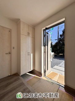 【玄関】 | クライン宇都宮市宮原第1期　2号棟 | 玄関キーは上下２箇所のダブルロックキーと防犯性の高い電池錠で安全に配慮してます。