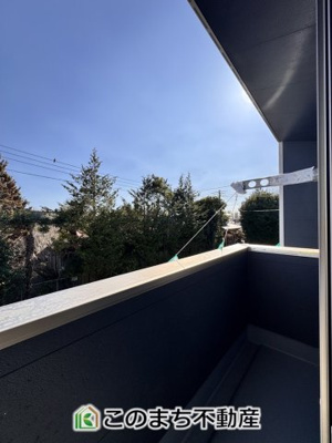 【バルコニー】 | クライン宇都宮市宮原第1期　2号棟 | 南向きの大型バルコニーは陽当り良好で、たっぷりのお洗濯物もよく乾きます！
さらにインナーバルコニーなので雨の日でも安心してお出かけできますね♪