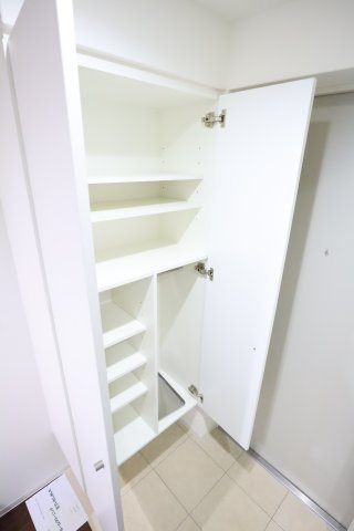 大阪市城東区蒲生２丁目の賃貸マンションの玄関