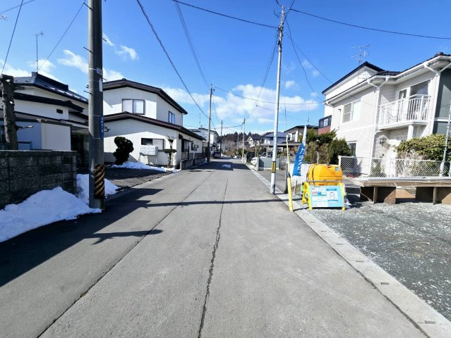 八戸市日計３丁目の前面道路含む現地写真