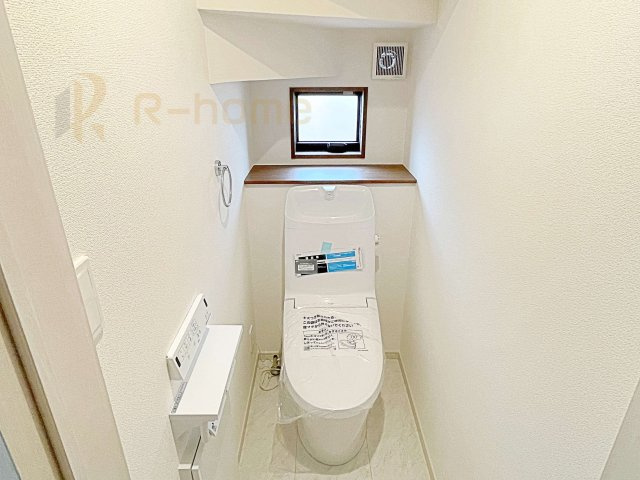 坂東市沓掛23-P1　新築戸建て　19号棟のトイレ|温水洗浄便座付きのトイレ。
トイレが２ヵ所設置で朝の忙しい時間でも安心です。