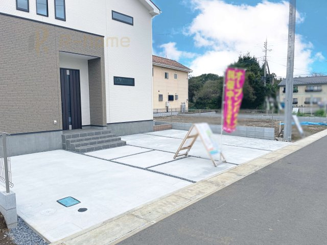 坂東市沓掛23-P1　新築戸建て　19号棟の駐車場|カースペースは3台完備。ゲスト用のスペースも確保できますね♪