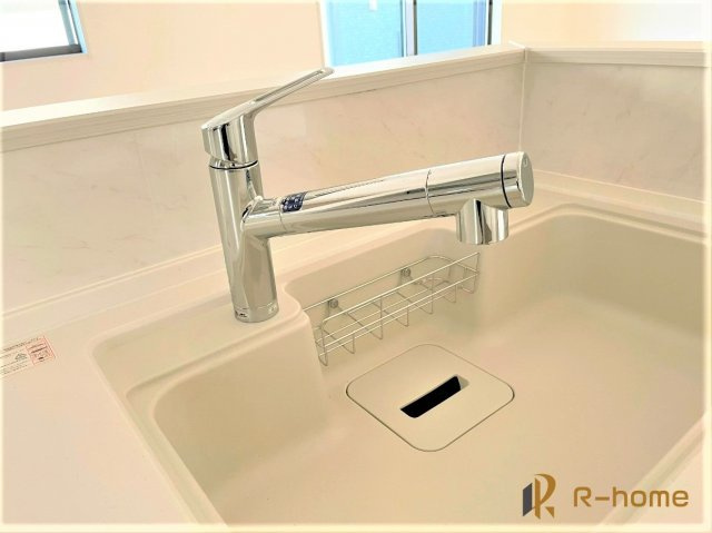 坂東市沓掛23-P1　新築戸建て　19号棟の設備|お料理や飲料水に、あると便利な浄水機能付水栓！スッキリとしたヘッドの浄水器一体型！