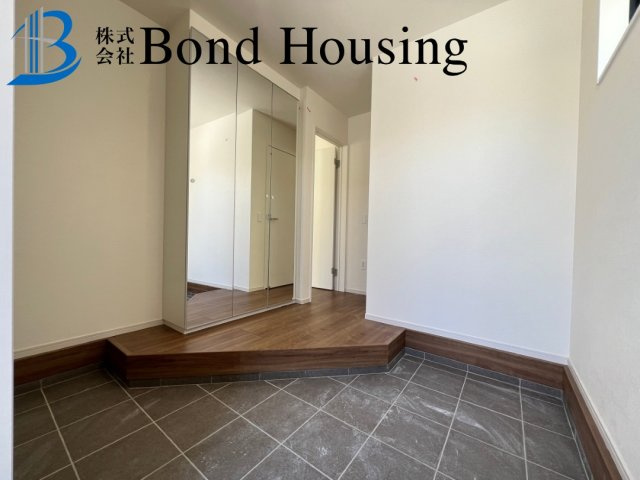 床暖房標準装備　美賀多台1期　全2　2号棟の前面道路含む現地写真