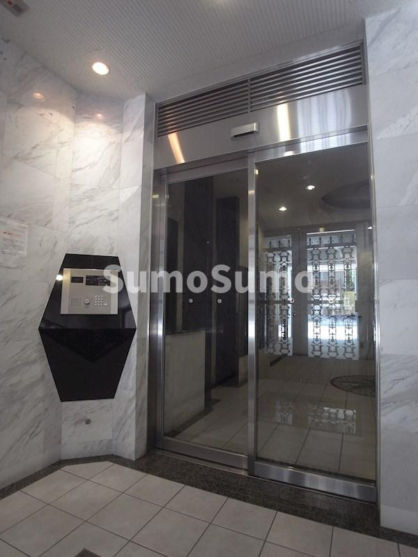 神戸市中央区元町通５丁目の賃貸マンションのエントランス