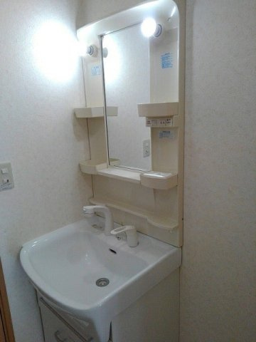 メゾン・アンジュ参番館の洗面所|広い洗面スペース