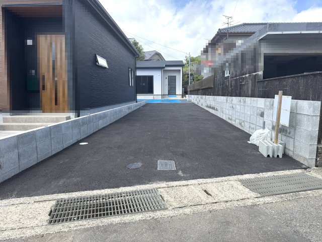 香美市土佐山田町の駐車場|旗竿地の「竿」部分。