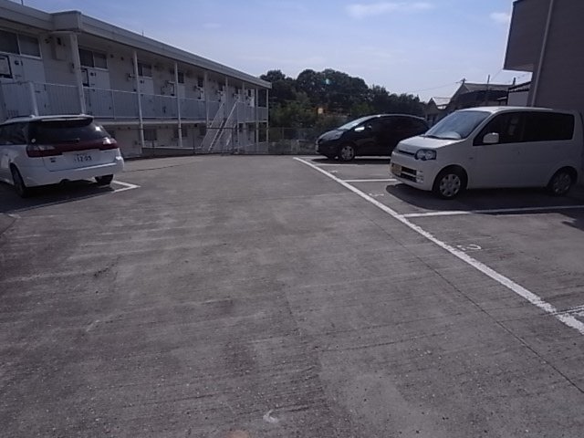 神戸市北区山田町小部字大東のアパートの駐車場