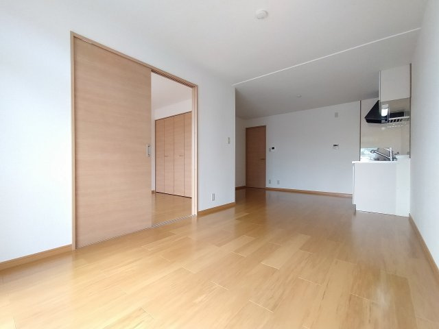 神戸市北区山田町小部字大東のアパートの居間・リビング|リビング