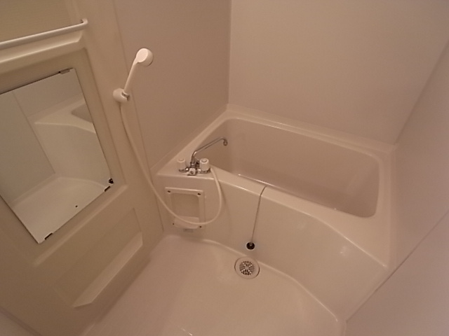 神戸市北区山田町小部字大東のアパートの浴室