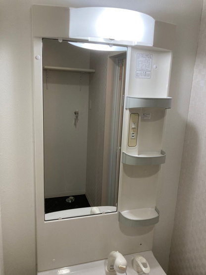 【洗面所】 | コンフォートレジデンス千早 | 別号室の写真になります。現況優先。