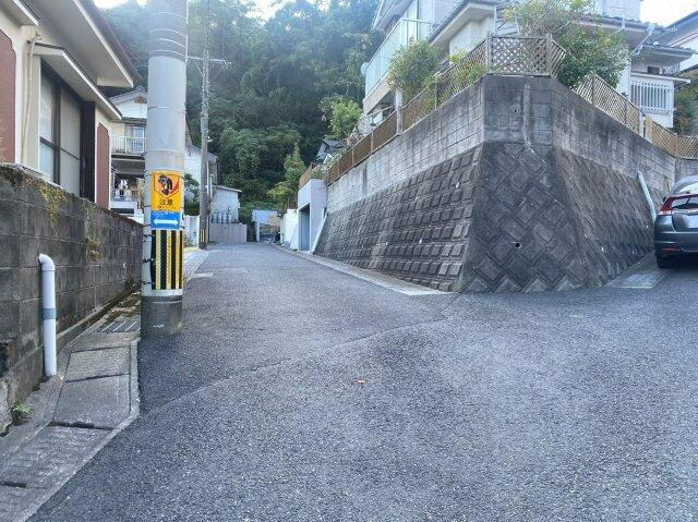 【前面道路含む現地写真】