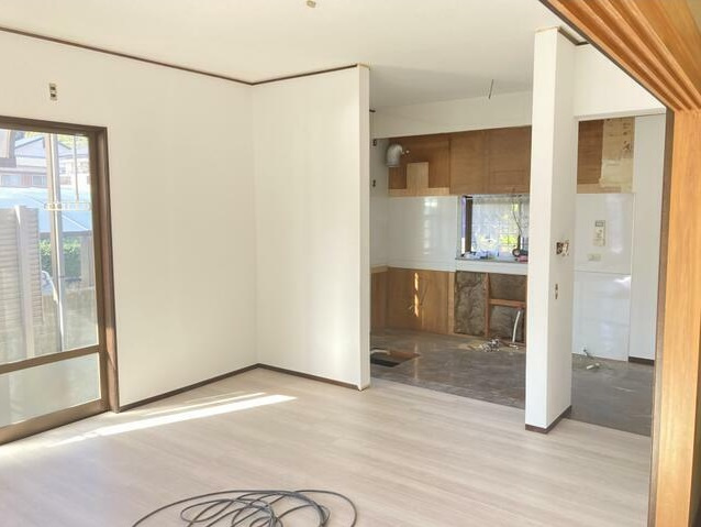 坂出市御供所町　中古戸建の居間・リビング