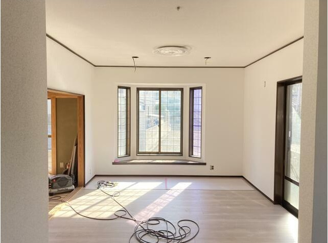 坂出市御供所町　中古戸建の居間・リビング