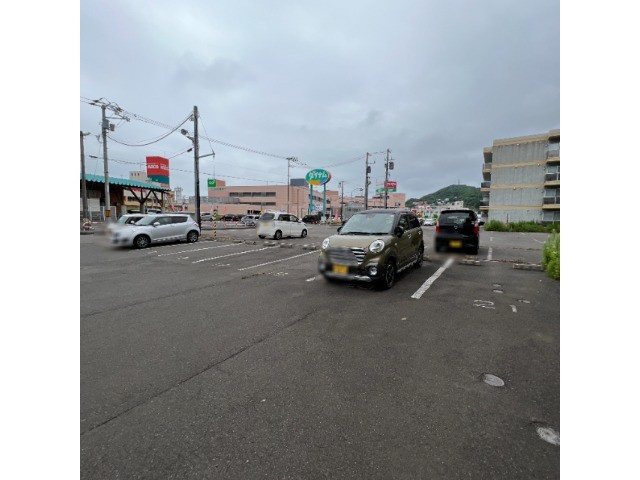 プレジャー室蘭駅前の駐車場