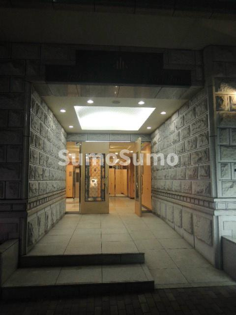神戸市中央区加納町３丁目の賃貸マンションのエントランス