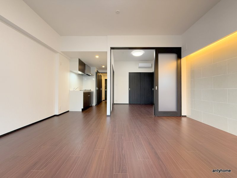 プレジオ三国ASIAN　仲介手数料無料の居間・リビング