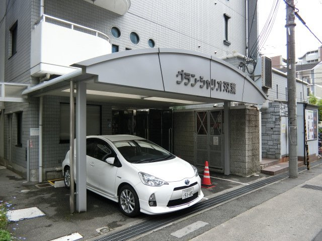 グランシャリオ双葉の駐車場