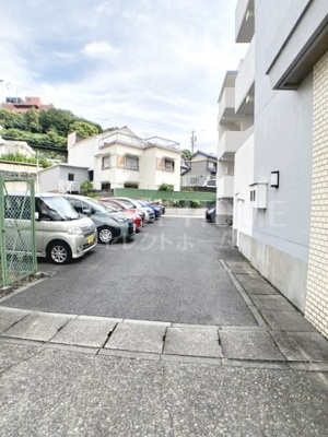 【駐車場】 | 藤和シティコープ明大寺 | 駐車場があるので、車を買う予定の方も安心です