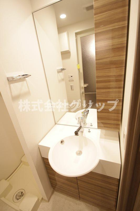 ガーラ・シティ横浜反町の独立洗面台