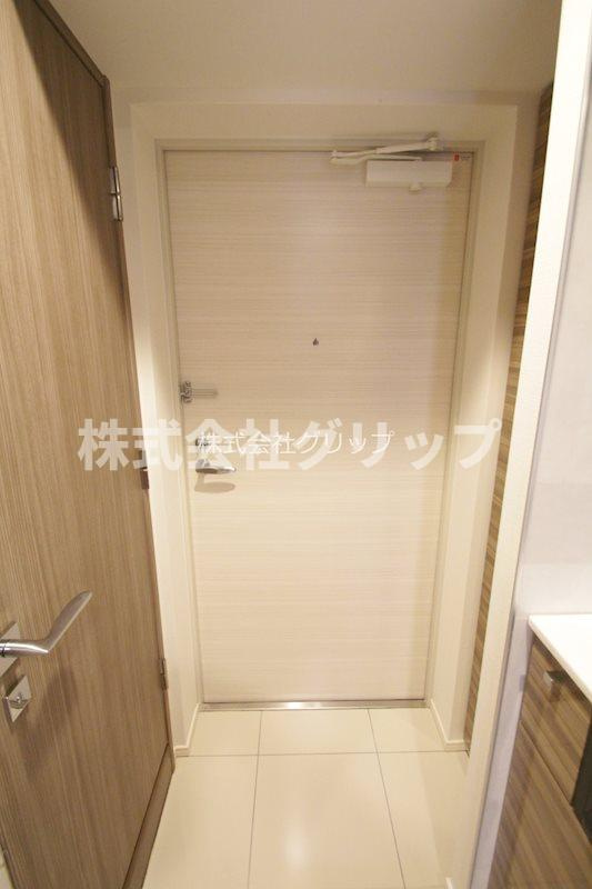ガーラ・シティ横浜反町の玄関