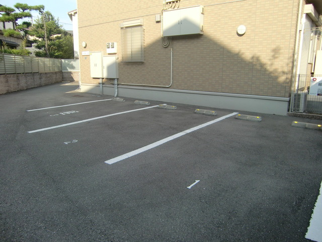 オーパスの駐車場