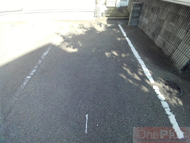 オーパスの駐車場