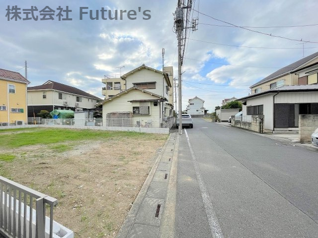 三郷市栄3丁目　建築条件無し売地の前面道路含む現地写真|前面道路北側6.8ｍ公道