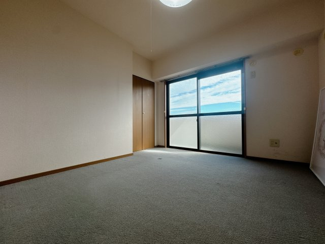 【洋室】 | ロイヤルステージ高宮南☆仲介手数料無料☆ | 思い切ってリフォームするのも手ですね。選択肢は無限に♪