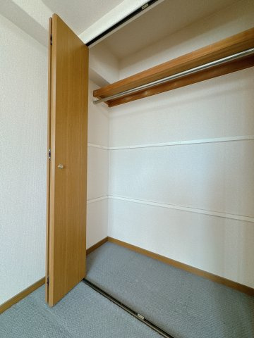 【収納】 | ロイヤルステージ高宮南☆仲介手数料無料☆ | 適度な高さで仕切られた「段」が実用的でいいですね♪