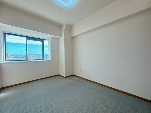 【洋室】 | ロイヤルステージ高宮南☆仲介手数料無料☆ | 洋室も眺望良く明るい空間です。