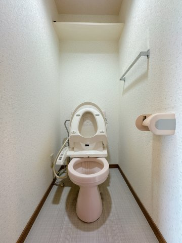 【トイレ】 | ロイヤルステージ高宮南☆仲介手数料無料☆ | 思い切ってリフォームするのも手ですね。選択肢は無限に♪