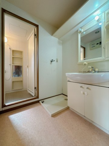 【脱衣所】 | ロイヤルステージ高宮南☆仲介手数料無料☆ | 思い切ってリフォームするのも手ですね。選択肢は無限に♪