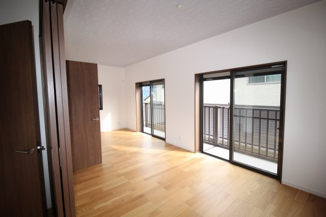 中須賀町　中古戸建（未入居物件）の洋室|2Ｆ　南の部屋　6.0帖　4.5帖