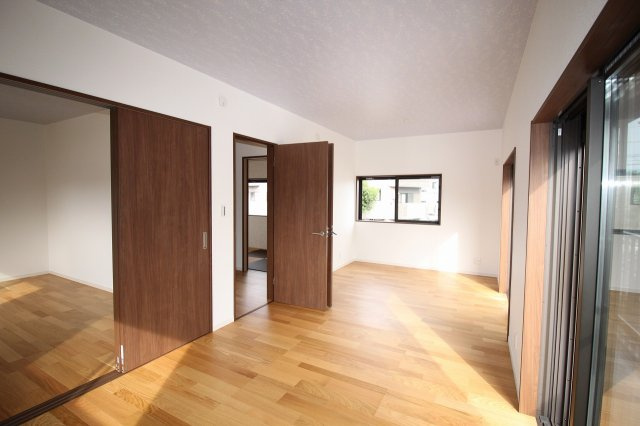 中須賀町　中古戸建（未入居物件）の洋室|2Ｆ　南の部屋　6.0帖　4.5帖