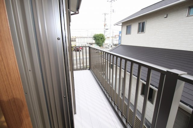 中須賀町　中古戸建（未入居物件）のバルコニー|2Ｆ　南の部屋　6.0帖　4.5帖