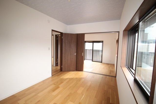 中須賀町　中古戸建（未入居物件）の洋室|2Ｆ　北西の部屋　6.8帖