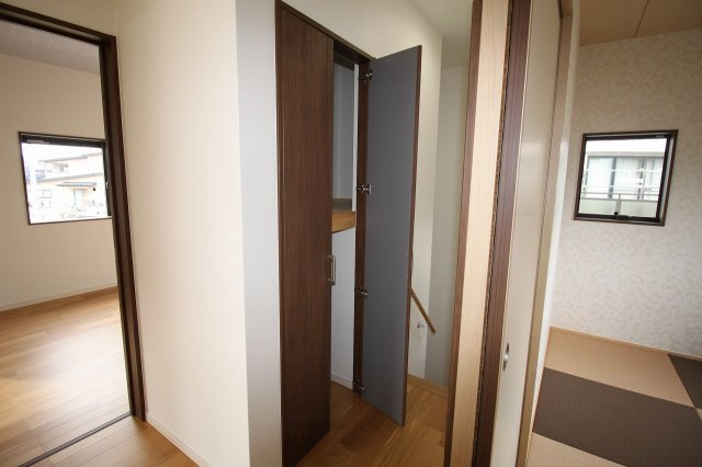 中須賀町　中古戸建（未入居物件）の収納|2Ｆ　ホール