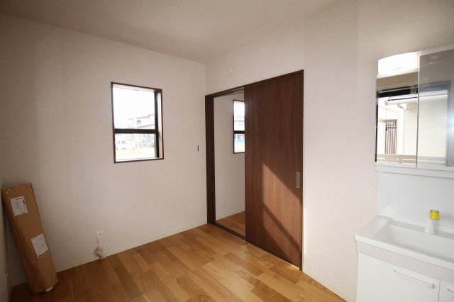 中須賀町　中古戸建（未入居物件）の洋室|1Ｆ　南西の部屋　5.0帖