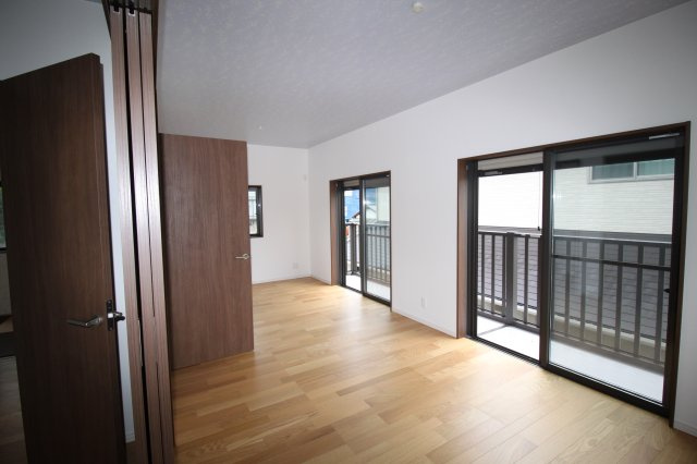 中須賀町　中古戸建（未入居物件）の洋室|2Ｆ　南の部屋　6.0帖　4.5帖