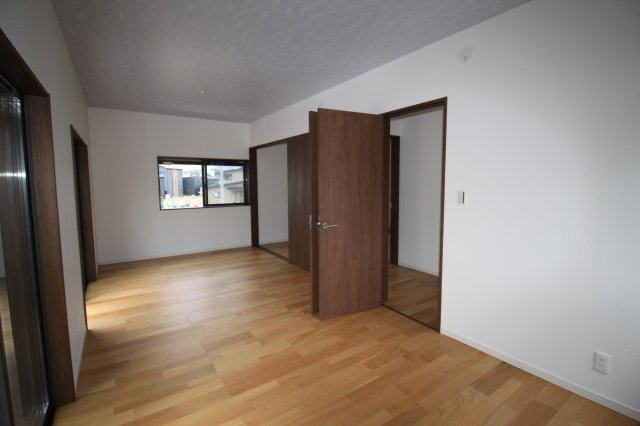 中須賀町　中古戸建（未入居物件）の洋室|2Ｆ　南の部屋　6.0帖　4.5帖