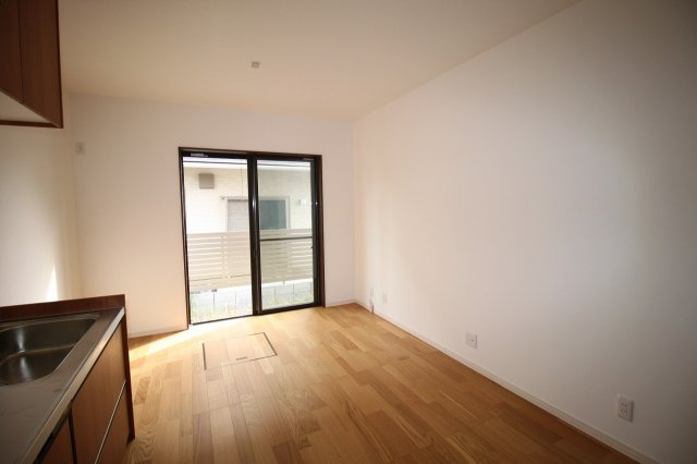 中須賀町　中古戸建（未入居物件）の洋室|ＬＤＫ　7.9帖