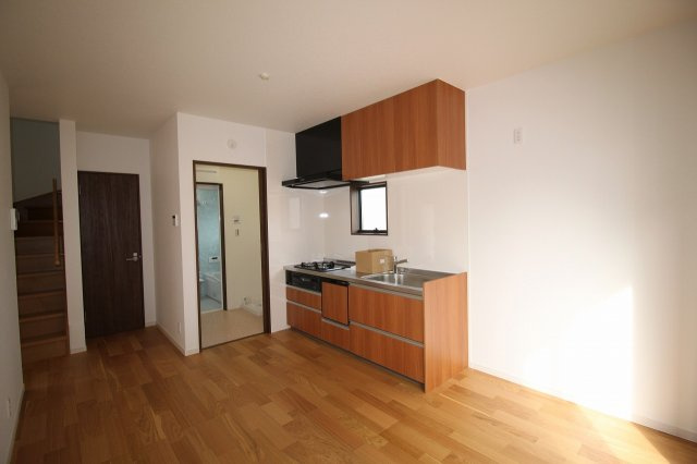 中須賀町　中古戸建（未入居物件）のキッチン|ＬＤＫ　7.9帖