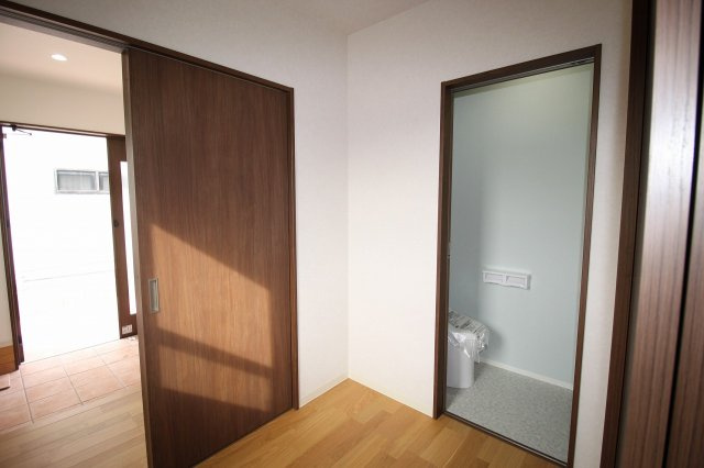 中須賀町　中古戸建（未入居物件）の玄関|1Ｆ　3.0帖