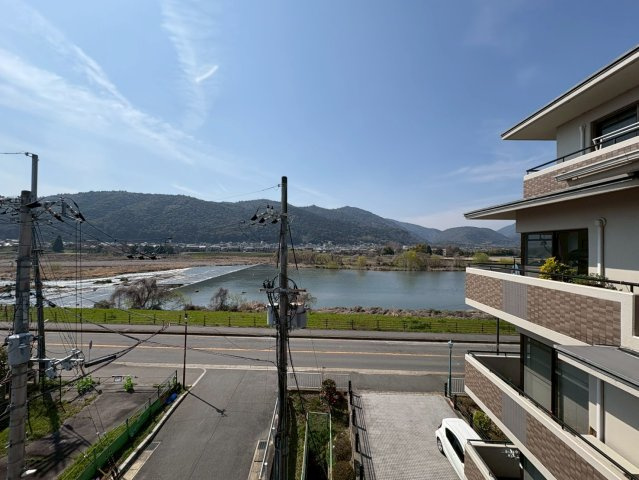 ◆室内リフォーム済み◆４階角住戸で陽当たり・通風・眺望良好◆阪急「松尾大社」駅徒歩９分◆グレース嵐山のバルコニー|バルコニー