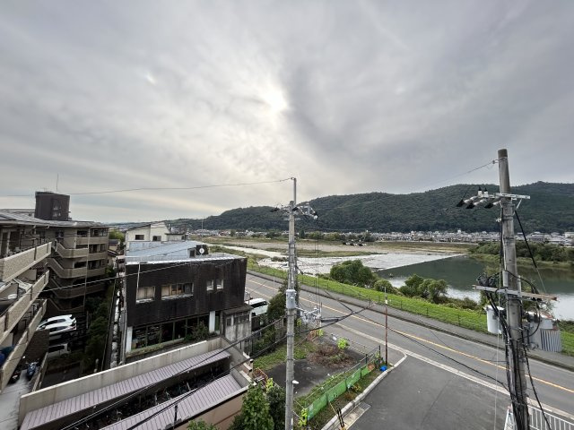 ◆室内リフォーム済み◆４階角住戸で陽当たり・通風・眺望良好◆阪急「松尾大社」駅徒歩９分◆グレース嵐山の展望|物件からの展望