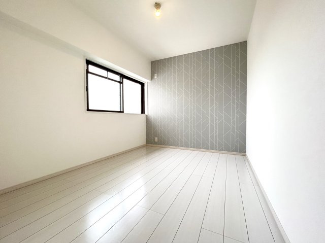 ◆室内リフォーム済み◆４階角住戸で陽当たり・通風・眺望良好◆阪急「松尾大社」駅徒歩９分◆グレース嵐山の洋室|洋室