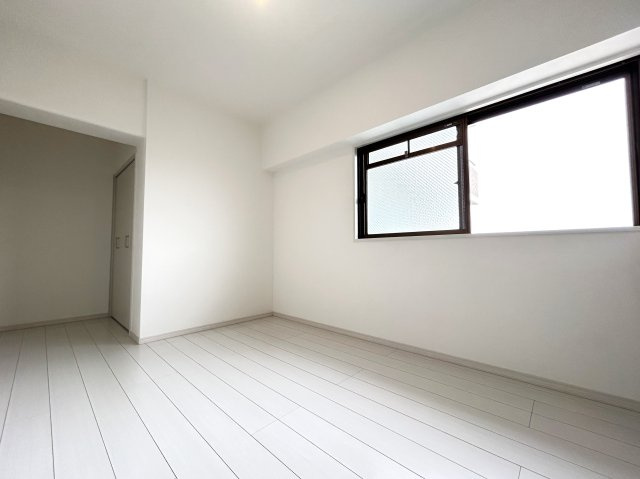 ◆室内リフォーム済み◆４階角住戸で陽当たり・通風・眺望良好◆阪急「松尾大社」駅徒歩９分◆グレース嵐山の洋室|洋室